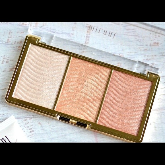 Milani Highlighter Palette ! - Picture 2 of 6